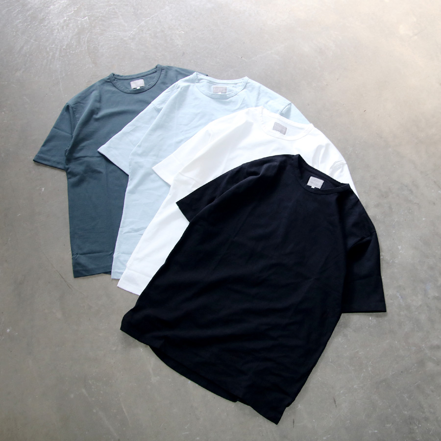 CURLY / CURLY& Co. (カーリー) 222-04051 [ BACK ROUND S/S TEE ] エクストラコットンハイゲージジャージー クルーネック S/S Tシャツ (WHITE)