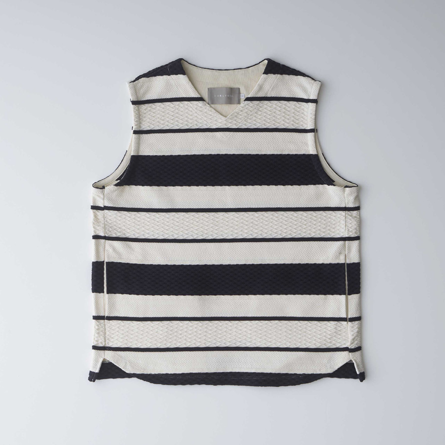 CURLY / CURLY& Co. (カーリー) 241-200212BD [ CABLE JACQUARD VEST -border- ] 30/2ケーブルジャカード Vネック ボーダープ ルオーバーベスト (ECRU/NAVY)