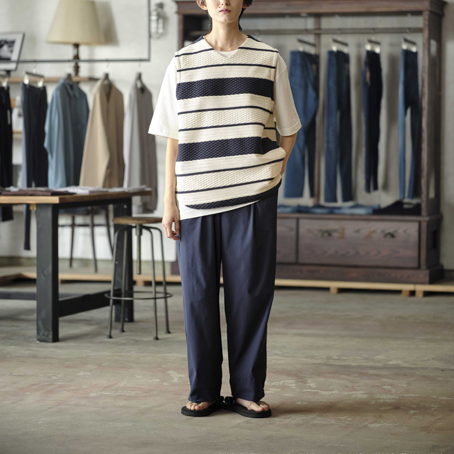 CURLY / CURLY& Co. (カーリー) 241-200212BD [ CABLE JACQUARD VEST -border- ] 30/2ケーブルジャカード Vネック ボーダープ ルオーバーベスト (ECRU/NAVY)