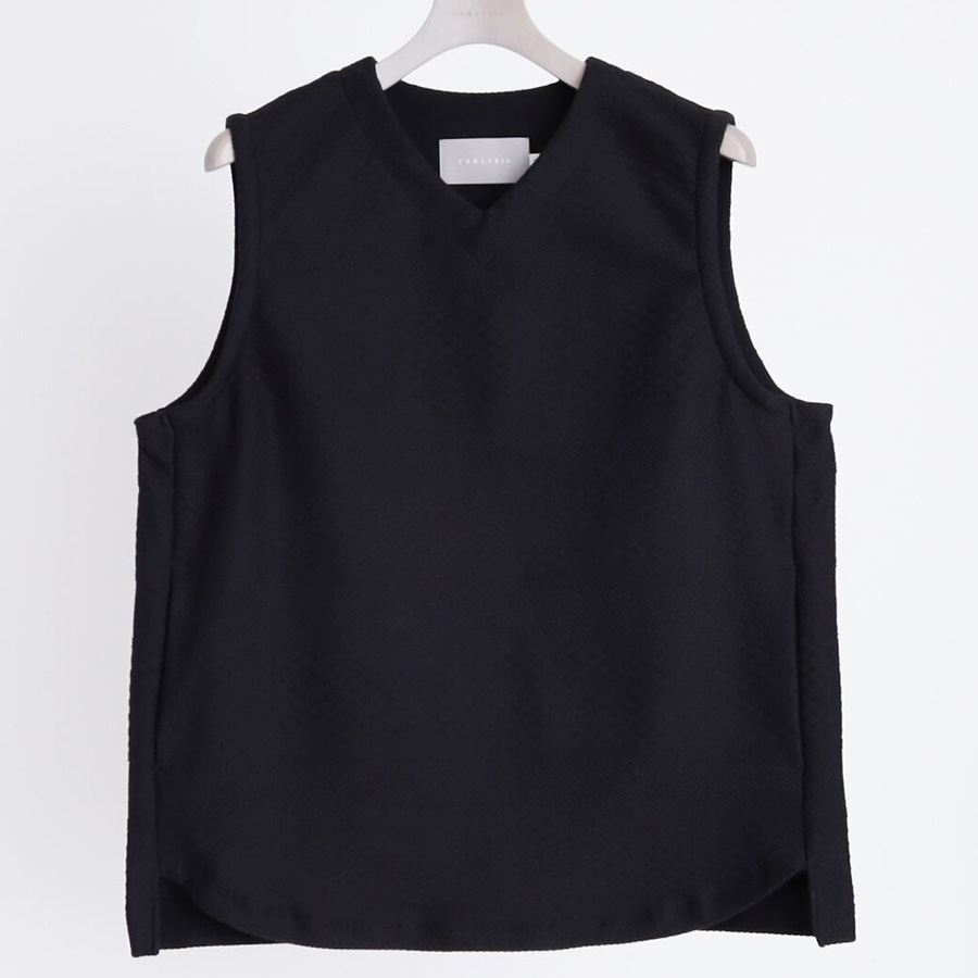 CURLY / CURLY& Co. (カーリー) 241-200212 [ CABLE JACQUARD VEST -solid- ] 30/2ケーブルジャカード Vネックプルオーバーベスト (2COLOR)