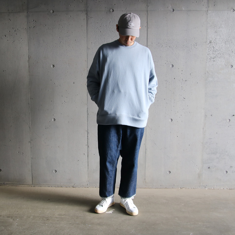 CURLY / CURLY& Co. (カーリー) 231-33123B [ RAFFY CREWNECK P/O (oversized) ] ラフィ裏毛 ポケット付き クルーネックプルオーバー スウェット (ICE BLUE)