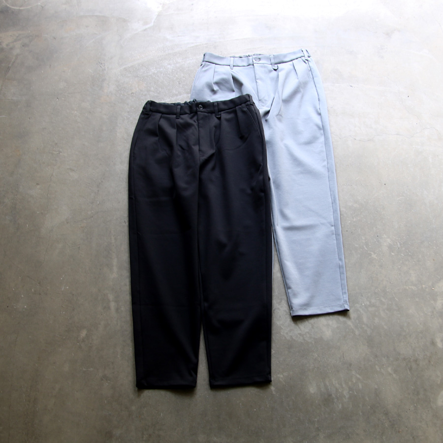  CURLY / CURLY& Co. (カーリー) 223-43071 [ RELAXING-FIT TAPERD TROUSERS ] コンプレッションポンチ テーパード トラウザーズ (BLACK)