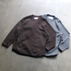 CURLY / CURLY& Co. (カーリー) 233-33102 [ KNIT-SAWN P/O ] クォーターゲージC/Wニット クルーネックプルオーバーセーター (2COLOR)