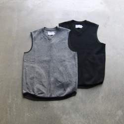 CURLY / CURLY& Co. (カーリー) 223-35101 [ KNIT-SAWN VEST ]クォーターゲージC/Wニット Vネックプルオーバーベスト (2COLOR)