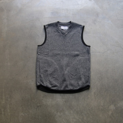 CURLY / CURLY& Co. (カーリー) 223-35101 [ KNIT-SAWN VEST ]クォーターゲージC/Wニット Vネックプルオーバーベスト (2COLOR)