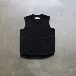 CURLY / CURLY& Co. (カーリー) 223-35101 [ KNIT-SAWN VEST ]クォーターゲージC/Wニット Vネックプルオーバーベスト (2COLOR)