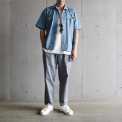 CURLY / CURLY& Co. (カーリー) 223-43071 [ RELAXING-FIT TAPERD TROUSERS ] コンプレッションポンチ テーパード トラウザーズ (BLUE GRAY)