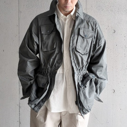 DEAD STOCK MILITARY (デッドストック ミリタリー) ITALIAN PRISON POLICE COMBAT JACKET (SAGE)
イタリア警察 コンバットジャケット / ミリタリーウエア　コーディネート / 40代ファッションベーシック / 50代ファッションベーシック