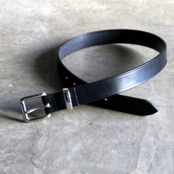  HERALDIC BELTS (ヘラルディックベルト) [5/4 INCH BRIDLE LEATHER BELT] 幅30mm ブライドルレザーベルト (BLACK/SILVER BUCKLE) MADE IN ENGLAND 