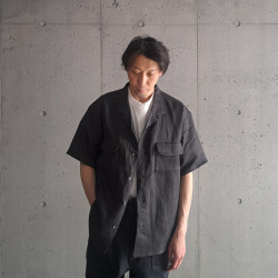NIGEL  CABOURN (ナイジェルケーボン)  [MAINE LINE] 80500011005 [OPEN COLLAR SHIRT - LINEN TWILL] オープンカラーシャツ - リネンツイル S/S シャツ (CHARCOAL)