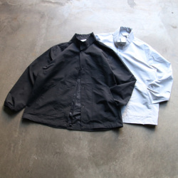 STILL BY HAND (スティルバイハンド)  [ BL01234 ] POLYESTER STAND COLLAR BLOUSON /ポリエステル スタンドカラーブルゾン (2COLOR)