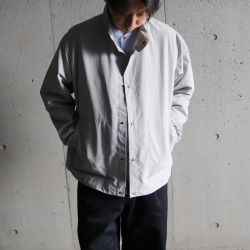 STILL BY HAND (スティルバイハンド)  [ BL01234 ] POLYESTER STAND COLLAR BLOUSON /ポリエステル スタンドカラーブルゾン (2COLOR)