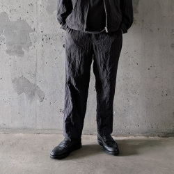 STILL BY HAND (スティルバイハンド)  [ PT09263 ]  CREASY PLEATED PANTS / ストライプイージースラックス (CHARCOAL)