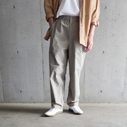 STILL BY HAND (スティルバイハンド)  [ PT02253 ] Garment-dye deep tuck pants/ガーメントダイ ディープタック パンツ (GREIGE) (BLUE CHARCOAL)