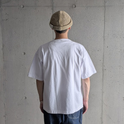 　TOUGHER ( タッファー ) BREA S/S TEE (かせき CIDER/GENTLEMAN) (かせき CIDER/BLONDE LADY) / クルーネック S/S プリント Tシャツ(かせき CIDER/GENTLEMAN) (かせき CIDER/BLONDE LADY)