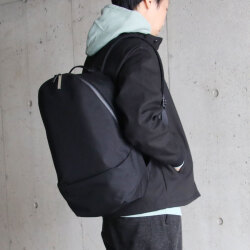 UN METRE PRODUCTIONS (アンメートルプロダクションズ) [UM_0005] TWO LINE BACKPACK / リュック (Black)