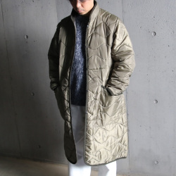 YLEVE (イレーヴ) &times; LAVENHAM (ラベンハム) 1703210152 [LAVENHAM STAND COLLAR CO] ポリエステルタフタ ラベンハム スタンドカラーコート (KHAKI) 