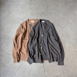 YONETOMI NEW BAISC (ヨネトミ ニューベーシック) 95-264-006 [HIGH TWIST WOOL KNIT CARDIGAN] ハイツイスト ウール カーディガン (D.GRAY)(CAMEL)