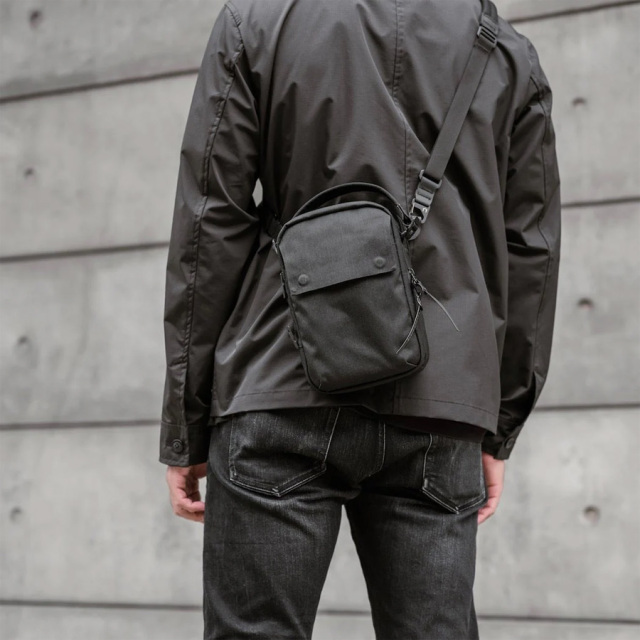 BLACK EMBER (ブラックエンバー) KOMPAK EmberTex(コンパック) /7225008 / ミニショルダーポーチ / カメラバッグ (BLACK)