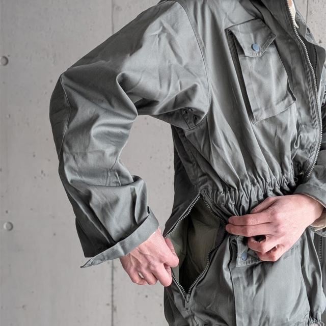 DEAD STOCK MILITARY (デッドストック ミリタリー) ITALIAN PRISON POLICE COMBAT JACKET (SAGE)
イタリア警察 コンバットジャケット / ミリタリーウエア　コーディネート / 40代ファッションベーシック / 50代ファッションベーシック