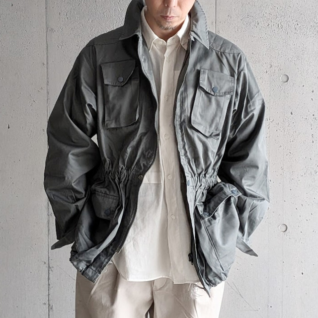 DEAD STOCK MILITARY (デッドストック ミリタリー) ITALIAN PRISON POLICE COMBAT JACKET (SAGE)
イタリア警察 コンバットジャケット / ミリタリーウエア　コーディネート / 40代ファッションベーシック / 50代ファッションベーシック