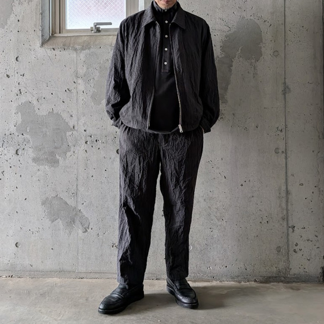 STILL BY HAND (スティルバイハンド)  [ PT09263 ]  CREASY PLEATED PANTS / ストライプイージースラックス (CHARCOAL)
