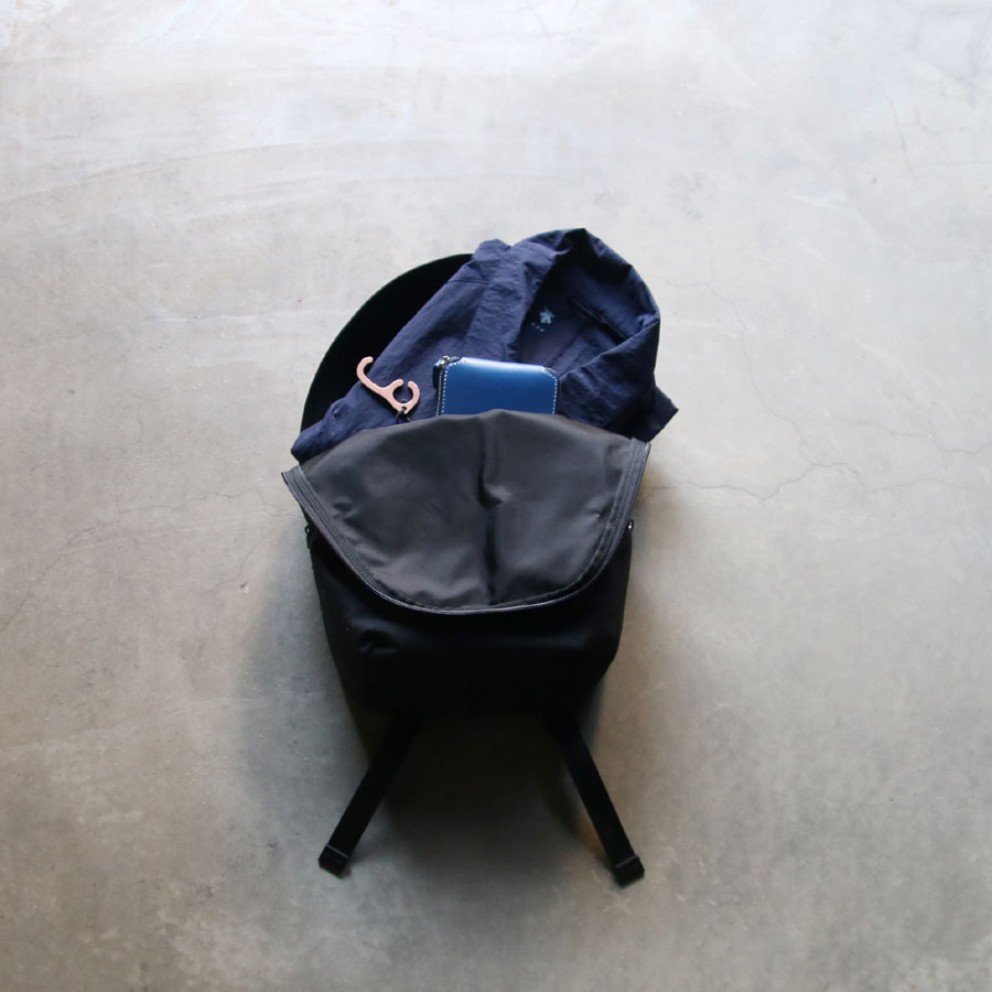 UN METRE PRODUCTIONS (アンメートルプロダクションズ) [UM_0005] TWO LINE BACKPACK / リュック (Black)